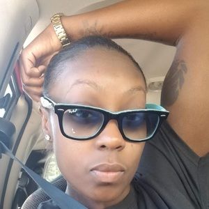 Meet your Posher, Tiniffia